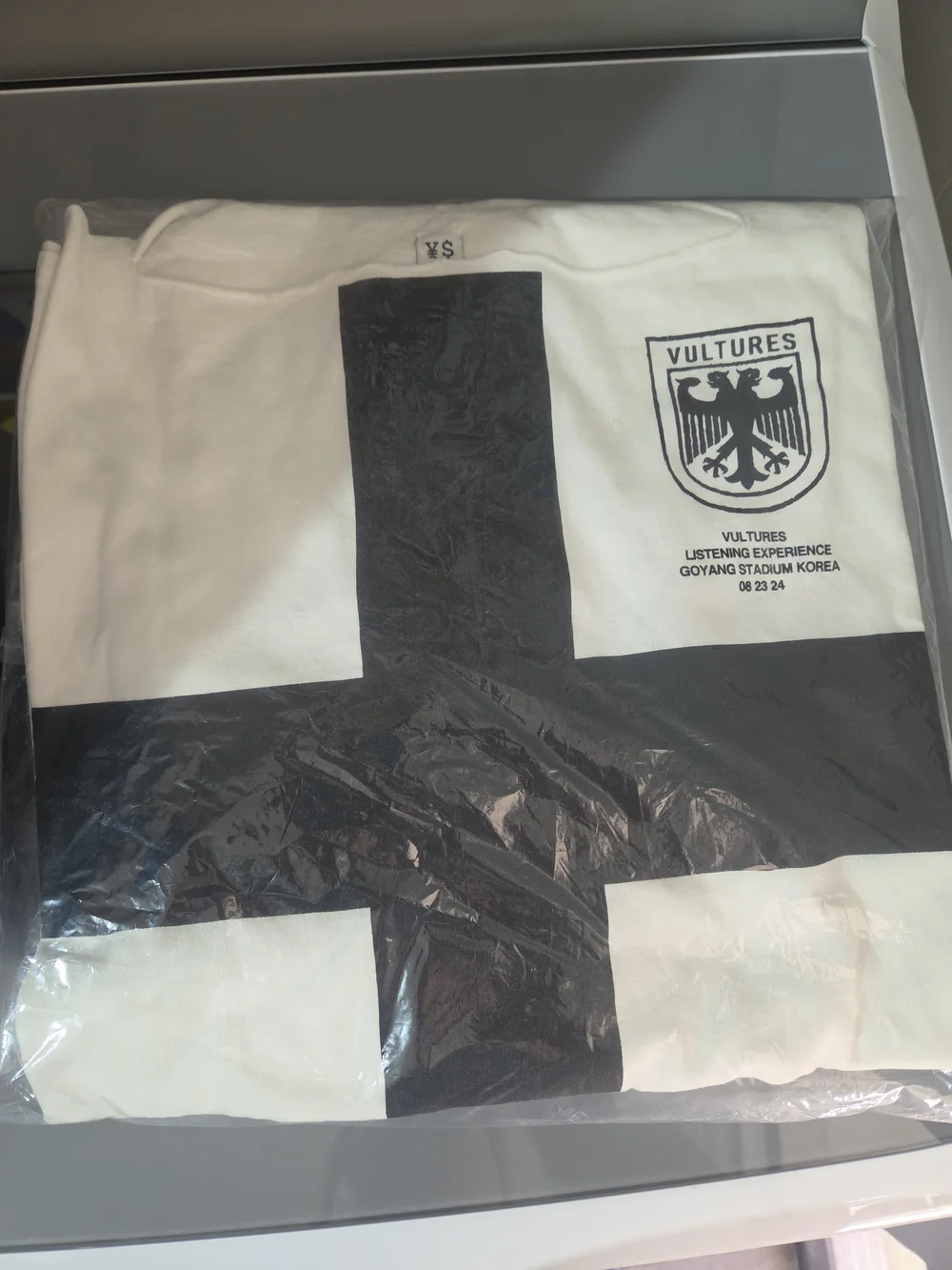 Yeezy White Graphic Tee with Bold Black Cross 'VULTURES' Patch Brand New L/xl - Picture 5 of 5
